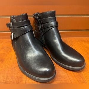 Yuu Black Ankle Booties with Straps